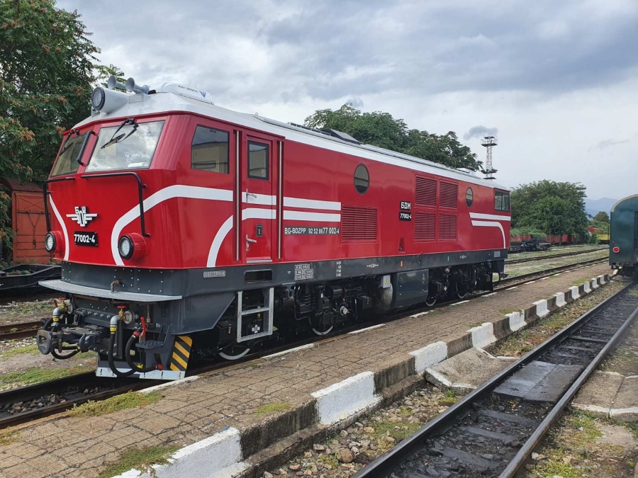 БДЖ ЕАД - Първият модернизиран теснолинеен локомотив получи сертификат за движение